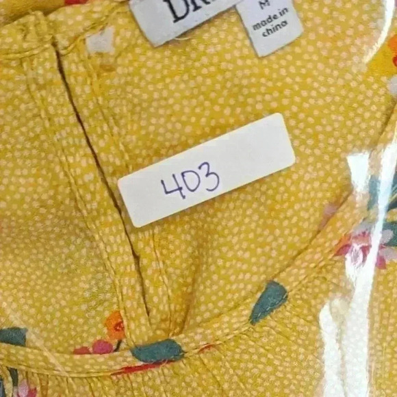 DR2 Yellow Floral Blouse with Back Keyhole High Low Bottom Cap Sleeves Size M - Picture 10 of 10